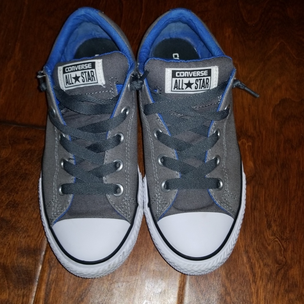 Converse low top sneaker